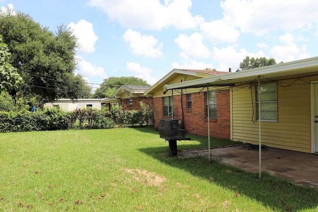 Building Photo - Bossier City, LA - 71112 - Beautifully upd...
