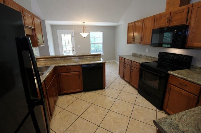 Building Photo - 3BR/2BA Home For Rent