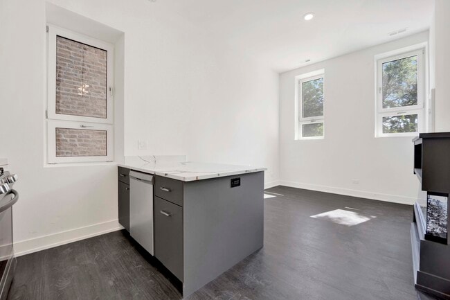 Building Photo - 1814 S Throop St