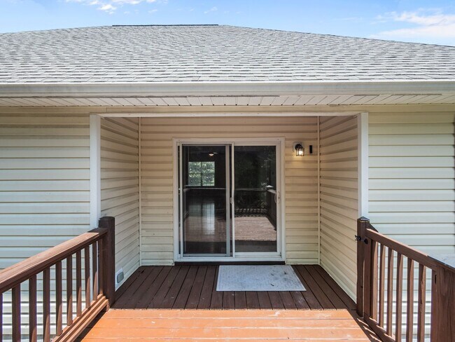Building Photo - 305 Appaloosa Ct