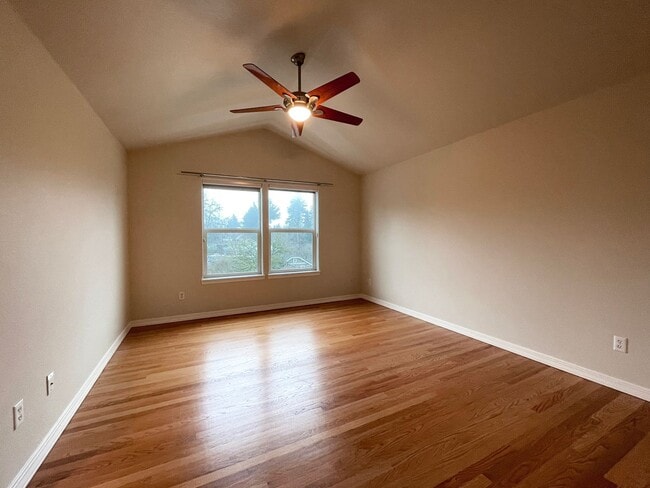 Building Photo - Gorgeous Townhouse in the Heart of Multnomah Village with Attached Garage, Outdoor Space