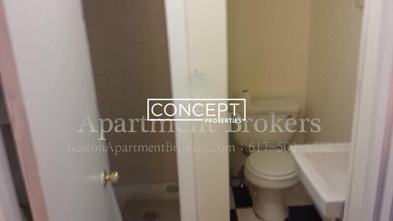 Building Photo - 41 Anderson St