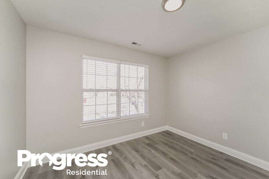 Building Photo - 10405 Yellow Rose Ln