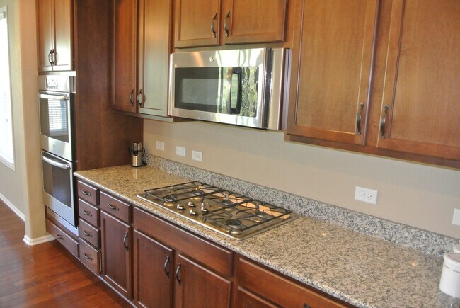 Building Photo - 5Bed/3.5Bath Home in Blackstone Country Club Community