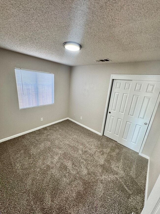 Building Photo - Enchanting Bakersfield property just 10 mi...