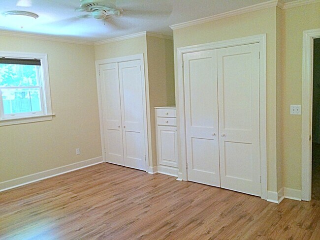 Building Photo - Spacious 3 Bedroom House in Byrnes Down!