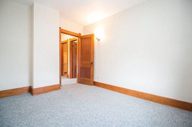 Building Photo - 902 Dryden Dr