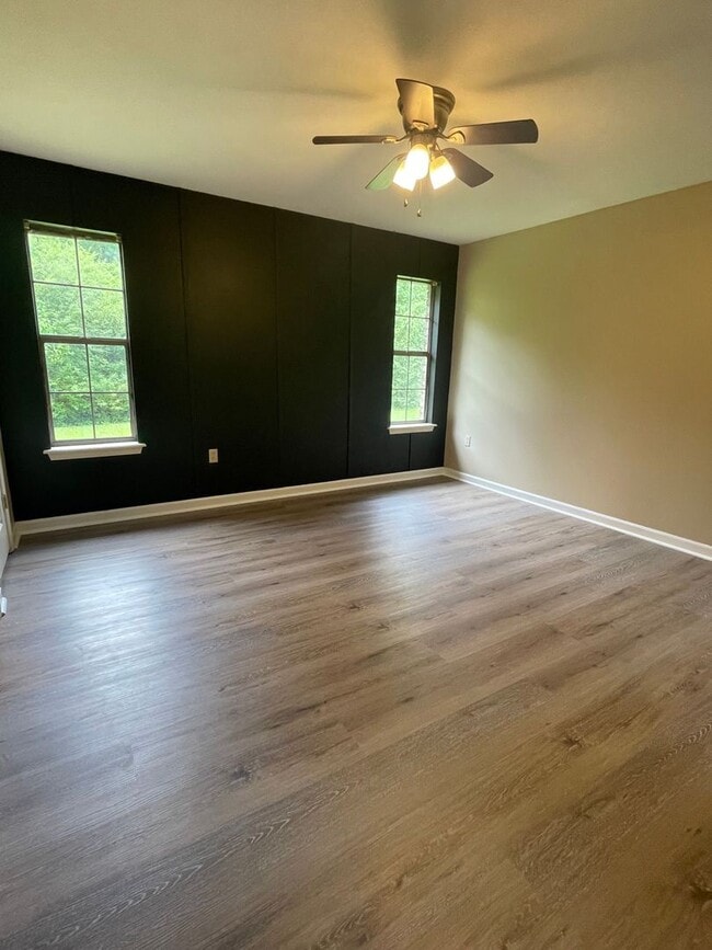 Building Photo - 2555 Winchester Dr