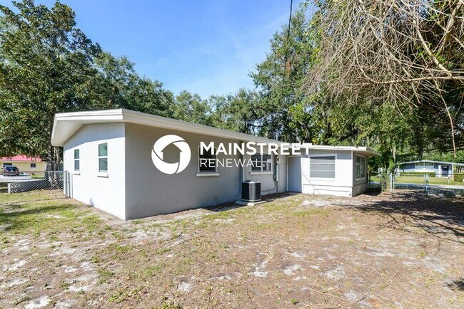 Building Photo - 3 Bedroom Pet-Friendly Home in Sarasota, FL with Main Street Renewal