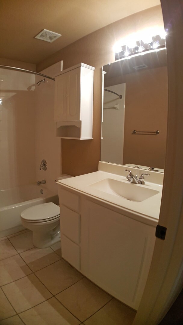 Building Photo - Secluded Hill Country home on huge lot!  Gorgeous home in tranquil setting!