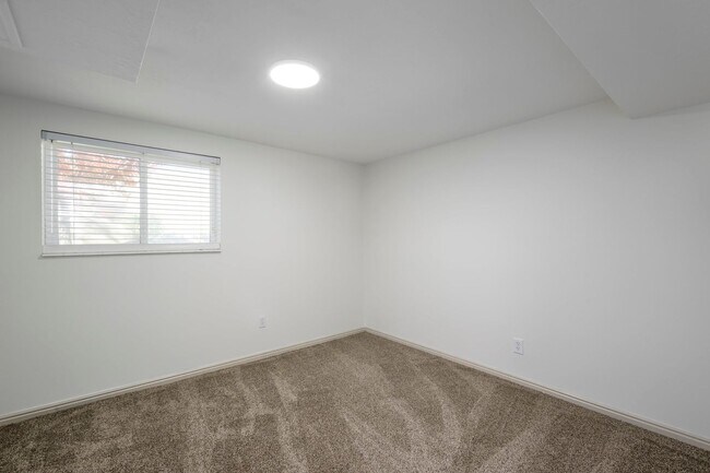 Building Photo - Gorgeous Home in Cottonwood Heights!