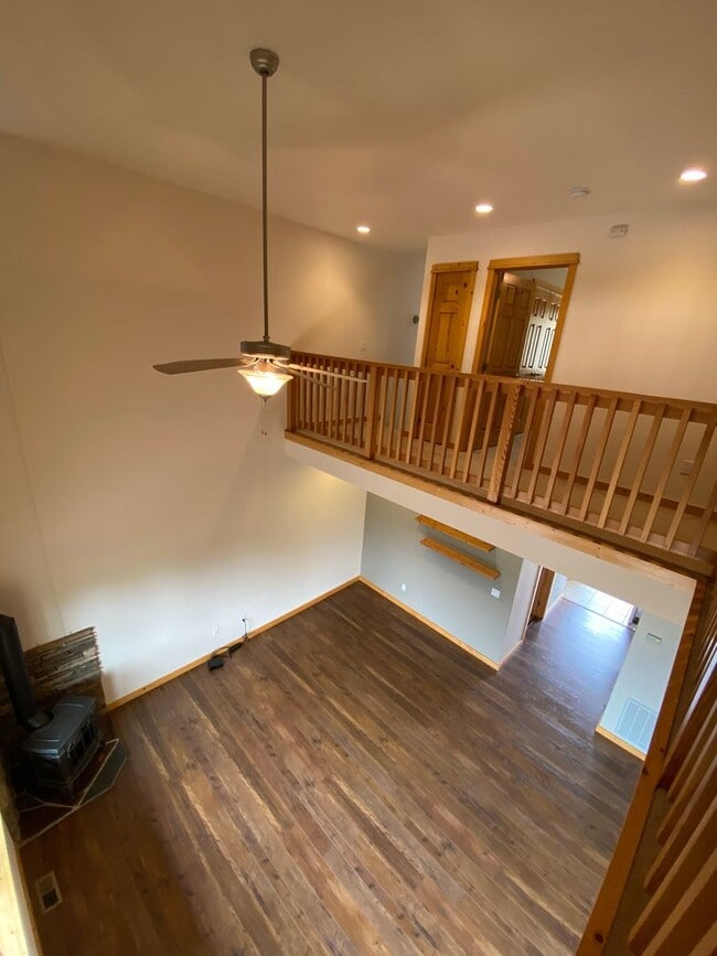 Building Photo - THE VINYARDS AT STONERIDGE (APP#42)