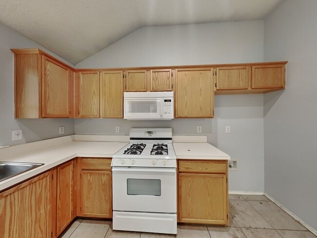 Building Photo - Spacious 3-Bedroom Home with Fireplace & Easy Access to Downtown Fort Worth