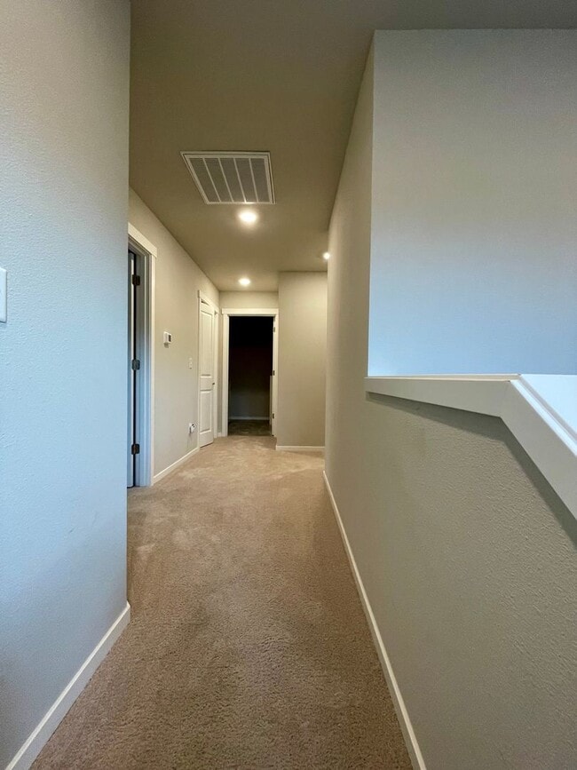 Building Photo - Welcome to your dream home in Cle Elum!