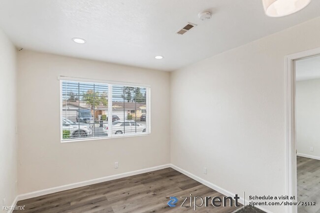 Building Photo - 1 br, 1 bath 4plex - 1935 Kinross Way, San...