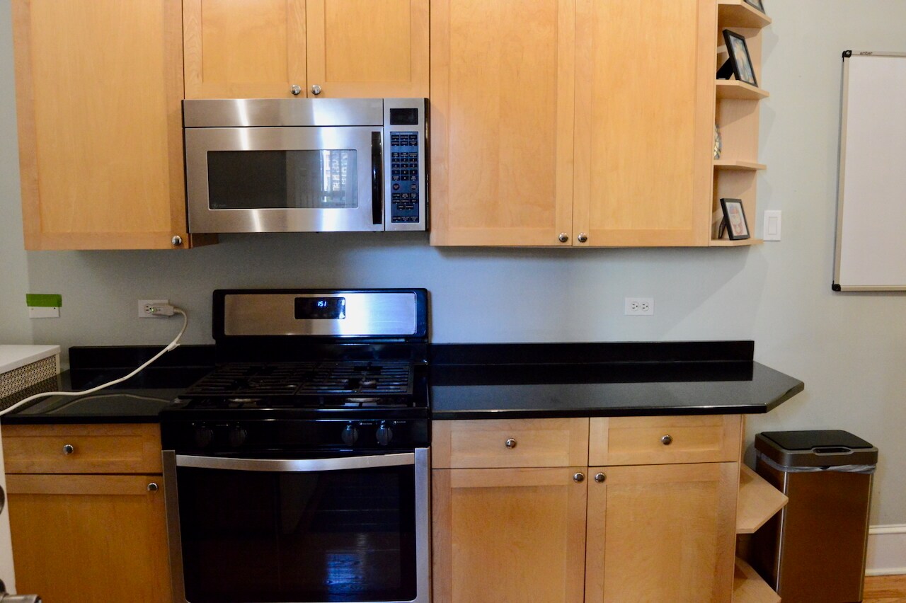 Building Photo - 828 W Lakeside Pl
