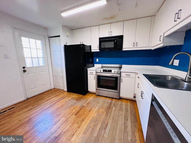 Building Photo - 305 Gundry Dr