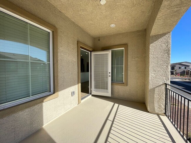 Building Photo - GATED 2 BED 2.5 BATH 2 CAR GARAGE 2 FLOOR TOWNHOUSE IN HENDERSON