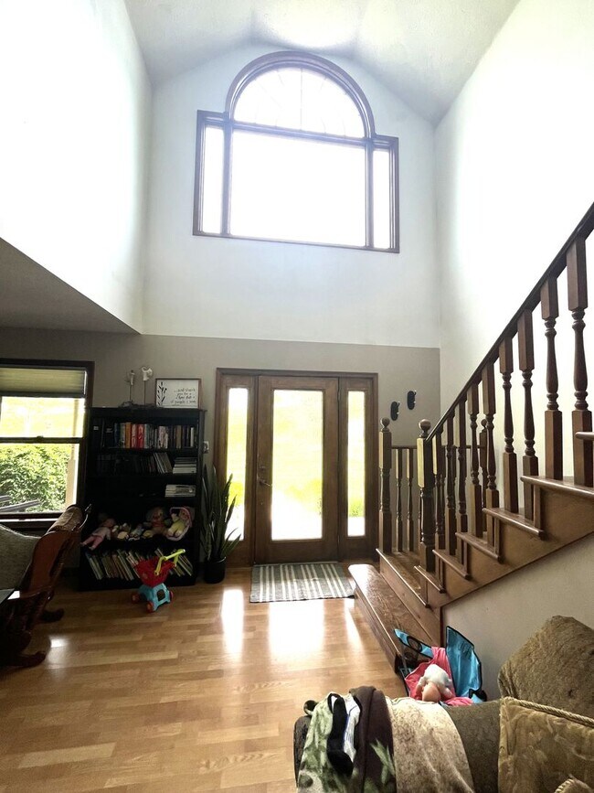 Building Photo - Spacious 4BR/3.5BA Single Family Home on 2...