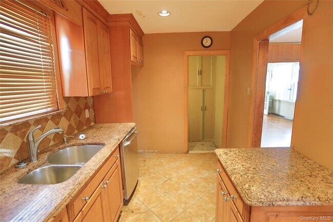 Building Photo - 216-64 113th Dr