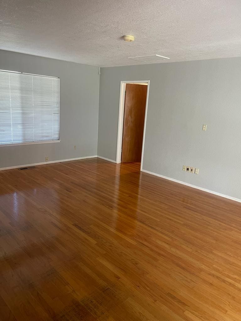 Building Photo - 1004 Wellington Dr