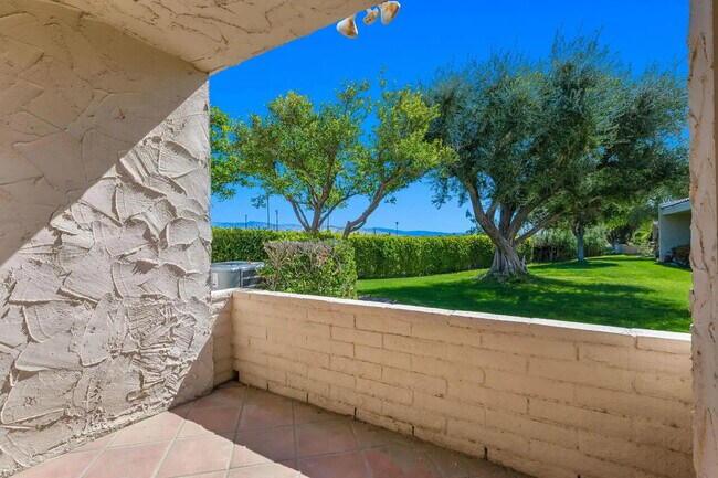 Building Photo - 2604 N Whitewater Club Dr