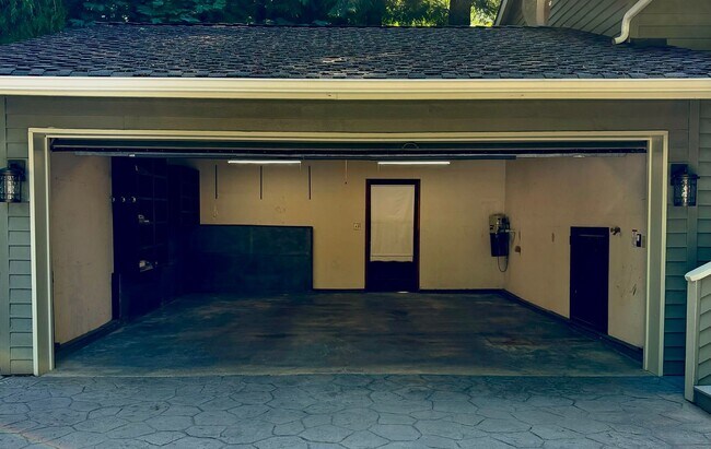 Building Photo - 3 Bed / 3 bath Sahalee single family home ...
