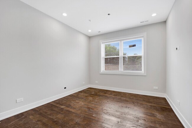 Building Photo - 2350 S Leavitt St