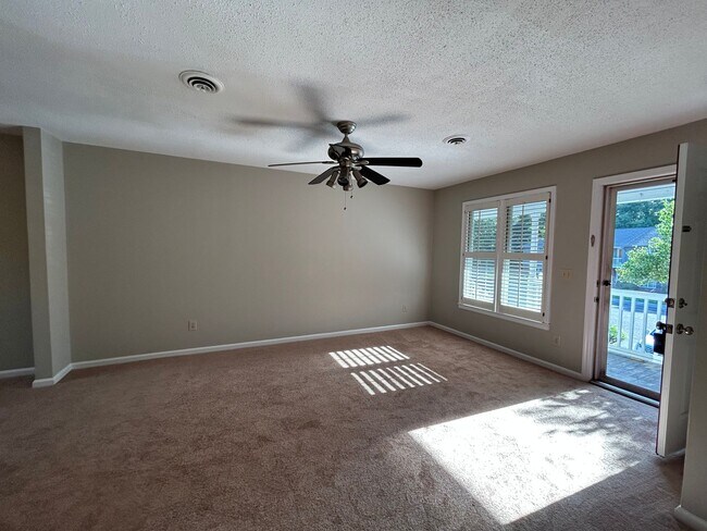 Building Photo - Charming 2BR Condo – Move-In Ready!