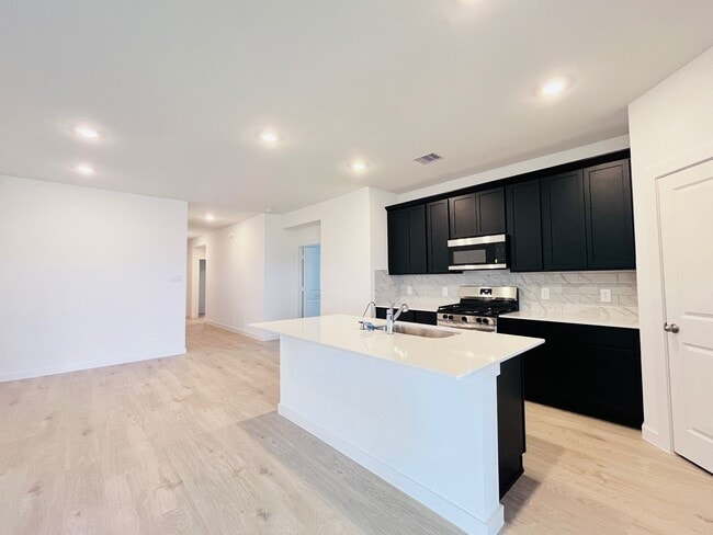 Building Photo - 30634 Windermere