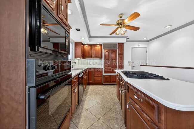 Building Photo - 2060 Loveland Dr