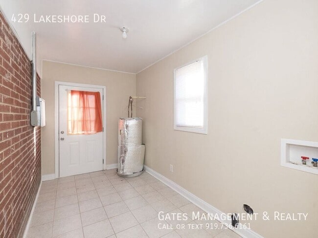 Building Photo - 429 Lakeshore Dr