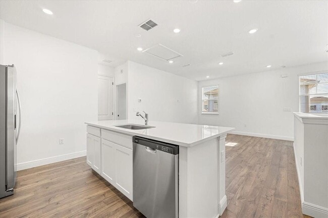 Building Photo - 10535 Marconi Ave