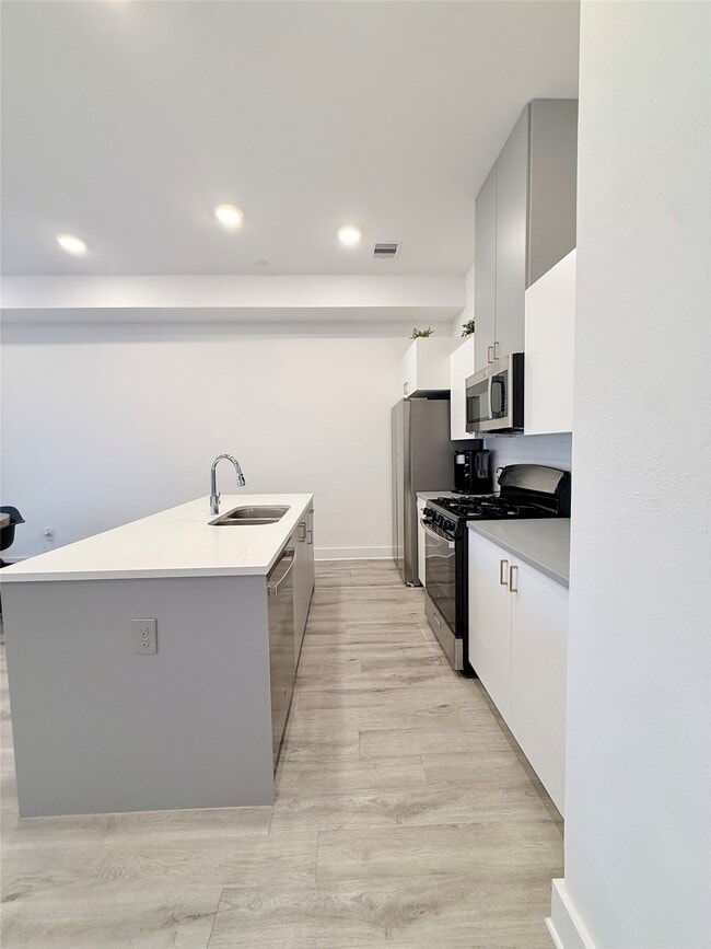 Building Photo - 9609 Habitat St