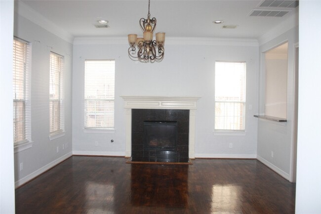 Building Photo - 3206 E Park At Beverly Hills