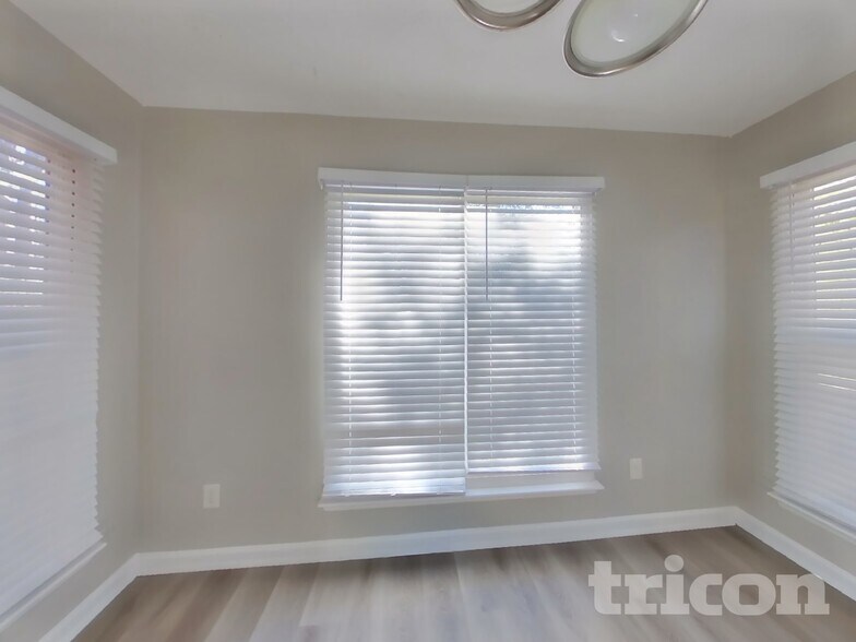 Building Photo - 236 Independence Dr