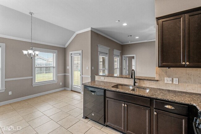 Building Photo - Brick Home In Haughton