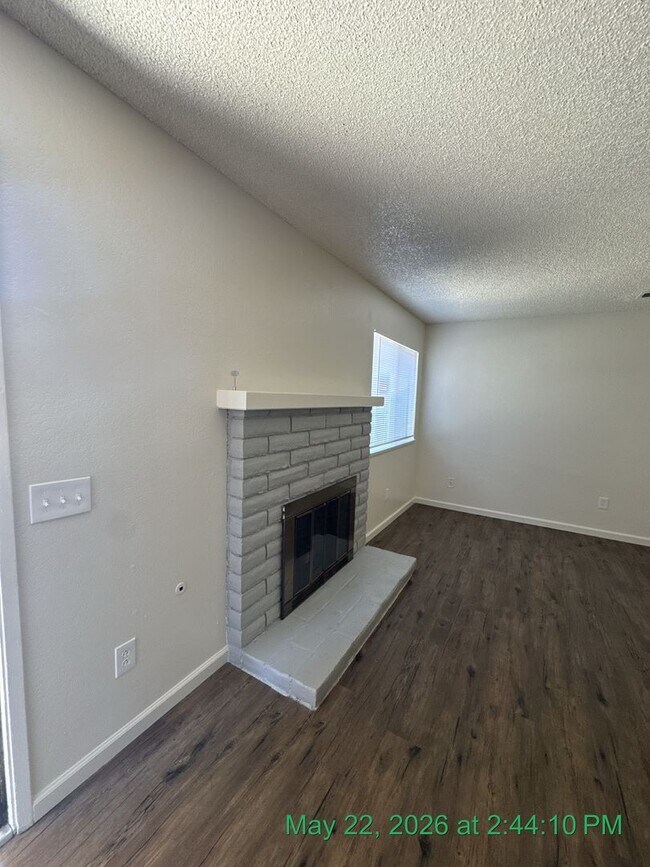 Building Photo - 1566