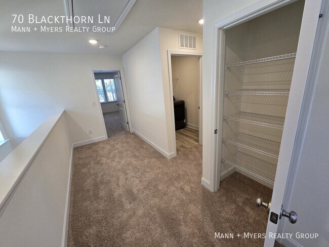 Building Photo - 70 Blackthorn Ln