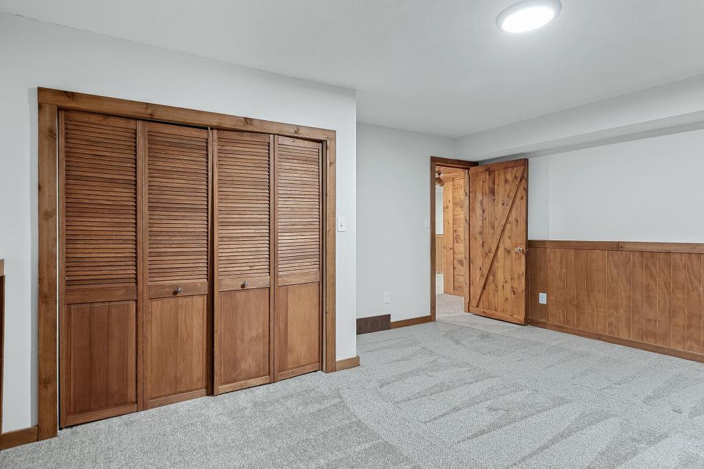 Building Photo - 833 Tyrol Ln
