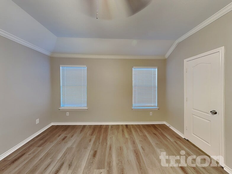 Building Photo - 223 Troy Ln