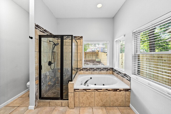 Building Photo - Spacious 4-Bedroom Rental in Autumn Ridge ...