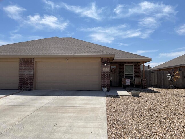 Building Photo - 5605 Jarvis St