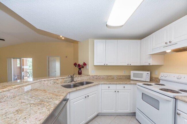 Building Photo - 5080 Fairways Cir