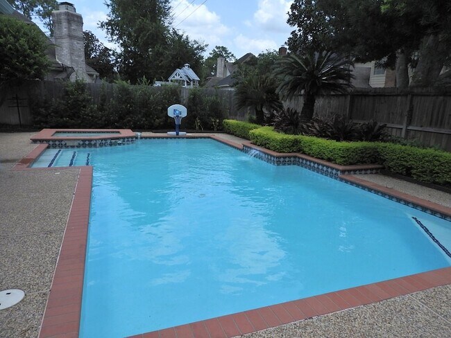 Building Photo - 2319 Amber Springs Dr
