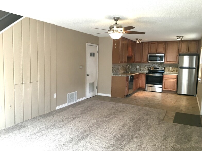 Building Photo - 3300 Madison Ave