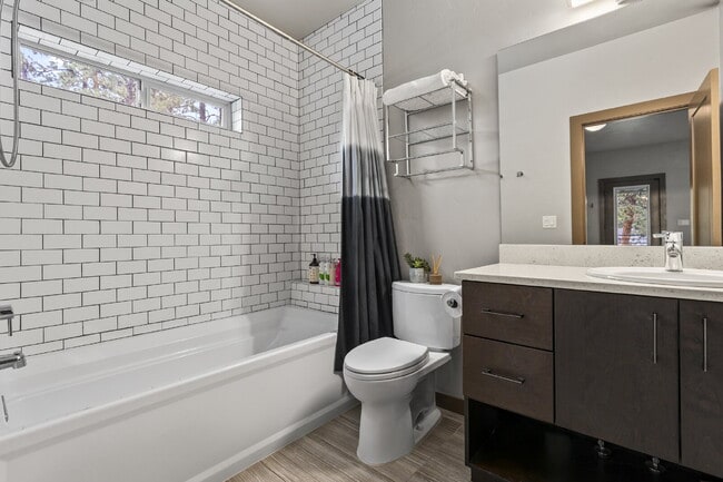 Building Photo - Beautiful 1-Bedroom ADU in Wood River Village – Walk to the River & Old Mill