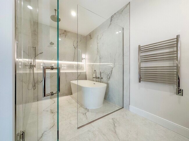 Building Photo - 144 Worcester St