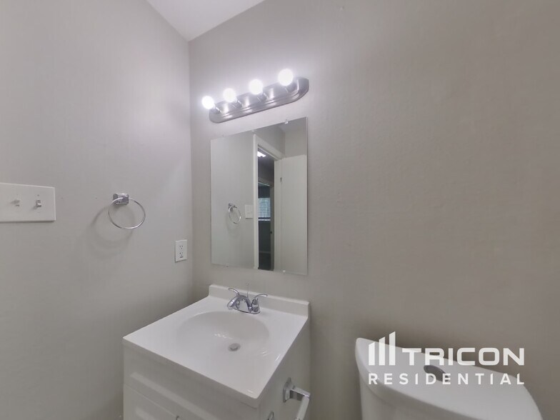 Building Photo - 3606 Hampstead Ct