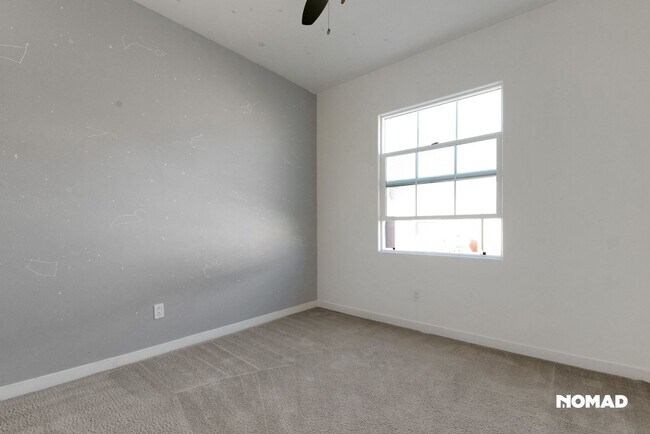 Building Photo - Luxury Townhome in Solaire/Old Creek Ranch...